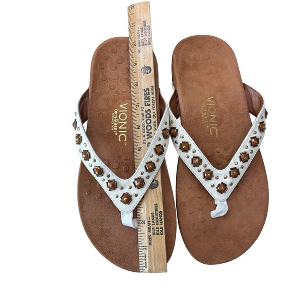 Vionic Orthaheel Floriana Thong Sandals Size 9 WIDE White Leather Embellished - Picture 2 of 16